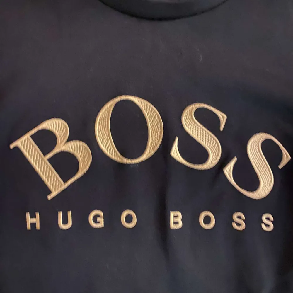 Säljer min killes knappt använda Hugo boss tröja 10/10 skick. Pris kan diskuteras vid snabb affär Bara skriva om du har frågor. Tröjor & Koftor.