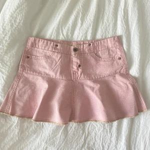 Rosa jeanskjol med volang - Så söt ljusrosa jeanskjol med volang!!💓pris går att diskutera vid snabb affär