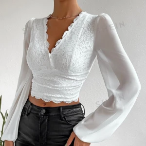 Spetstopp - En superfin oanvänd spetstopp i storlek S från SHEIN, nypris 139. Kan tyvärr inte använda den då den är för liten💗