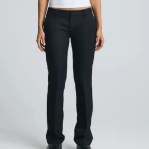 BikBok kostymbyxor  - Nästan helt oanvända, nyskick! Passar mig bra som 166 men dom sitter lite konstigt med skor på därför testar jag att sälja dom.