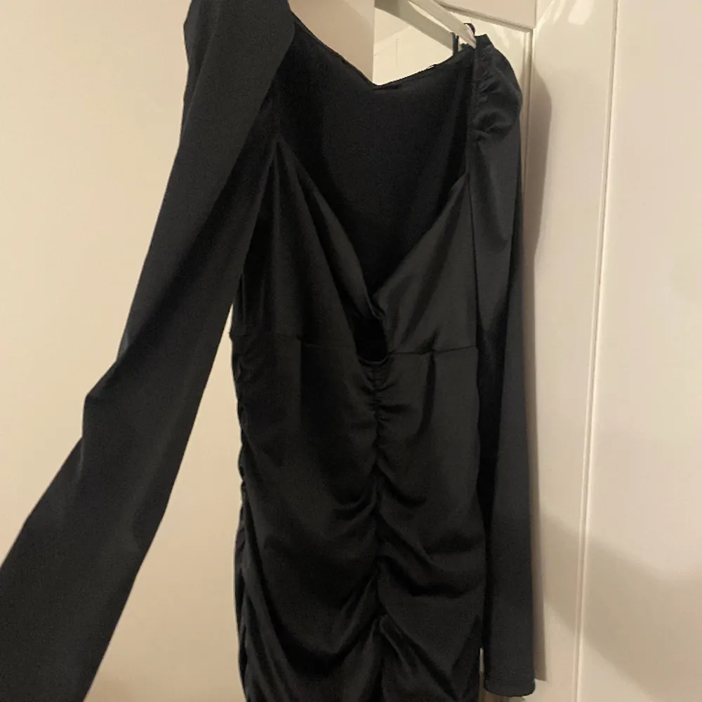 Jättefina svarta klänningar, fler bilder skickas vid begäran. 100 för 1, 180 för båda!. Klänningar.