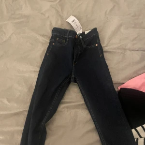 jeans från gina - Oanvända jeans från gina.