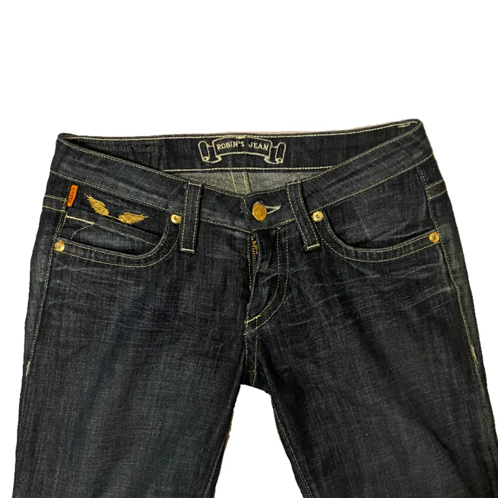 super söta lågmidjade bootcut jeans🤩lite krångel med dragkedjan men det är en lätt fix 🙏pris kan diskuteras vid snabb affär!!. Jeans & Byxor.