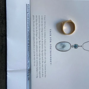 Guld ring 18karat (klackring) - Säljer nu en fin guld ring i 18karat guld Köpt i september på Pantbanken Sverige, kvitto finns! Se bild 1 för information från Pantbanken, en polering på ringen hade inte skadat då den är lite repig  6,7gram  1x0,01 carat diamant  Storlek 18