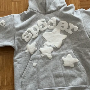 Sp5der Hoodie - En skön spider hoodie som är i nyskick, priset kan diskuteras vid en snabb affär😄