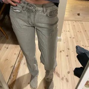 Super snygga straight jeans som passar perfekt till våren🌸🌺💕