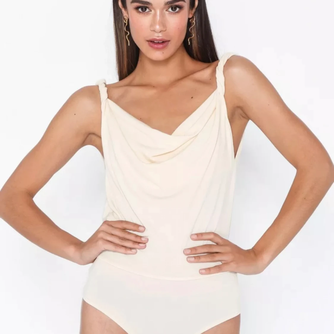 Snygg body, djup rygg. - 90