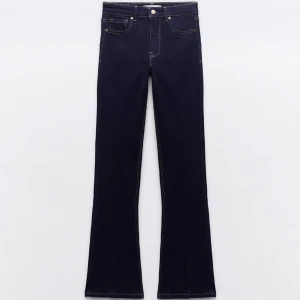 Bootcut Jeans - Bootcut jeans från zara som endast är använda fåtal ggr💞