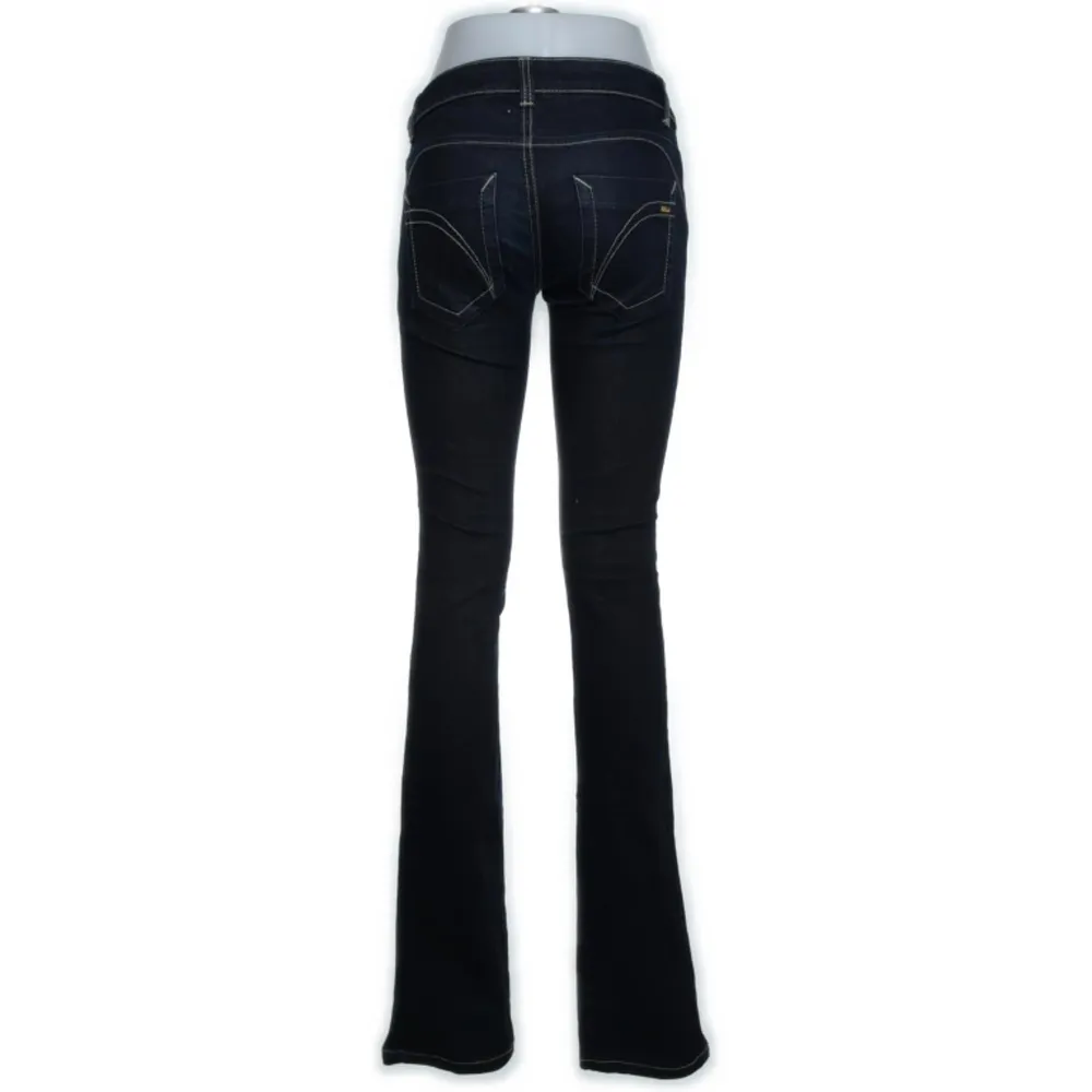 Lågmidjade jeans från killah jag nyligen köpt på sellpy. Säljer de här då de tyvärr inte passade. Är i bra skick . Jeans & Byxor.