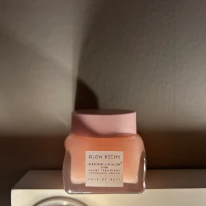 Glow recipe treatment  - Säljer denna Glow AHA Night Treatment från Glow recipe. Använd typ 3 gånger, allt är inprincip kvar. Säljer för den ej passade min hy. 💘