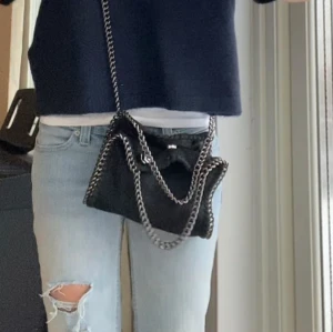 Stella mc väska - Intressekoll på min favorit väska då jag är i behov av pengar men fortfarande inte säker på om jag vill sälja!💕 köptes på plick! Skriv gärna prisförslag!💕