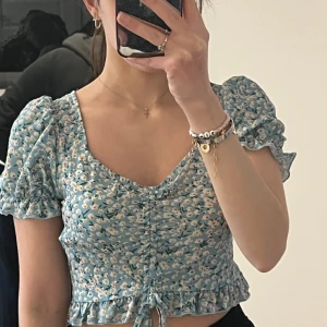 Söt topp - Använd några gånger men fortfarande i bra skick 