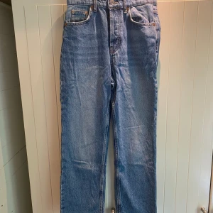 Jeans från Pull&Bear - Jeans från Pull&Bear i storlek 34. Nyskick och knappt använda. 