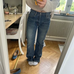 Levis jeans - Jeans från Levi’s i modell 501💗 Innerbenslängd: 82 Midjemått: 39