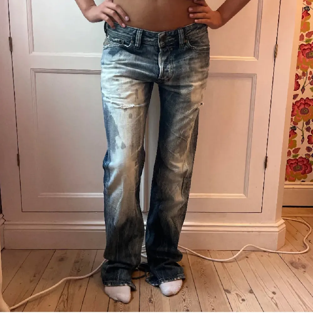 Skit snygga jeans, använda fåtal gånger! Midjemått 84cm, innerbenslängd 84cm💖💖. Jeans & Byxor.