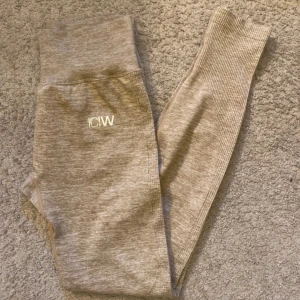 ICIW träningsthights - Oanvända beige/grå träningsbyxor från ICIW💕