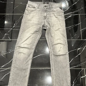 Replay jeans - Skick 9,5/10 Riktig schyssta replay jeans som passar om du är runt 170-175. Själv skulle jag säga att det är som storlek 29/32 Sitter ungefär som slimfit/normalfit