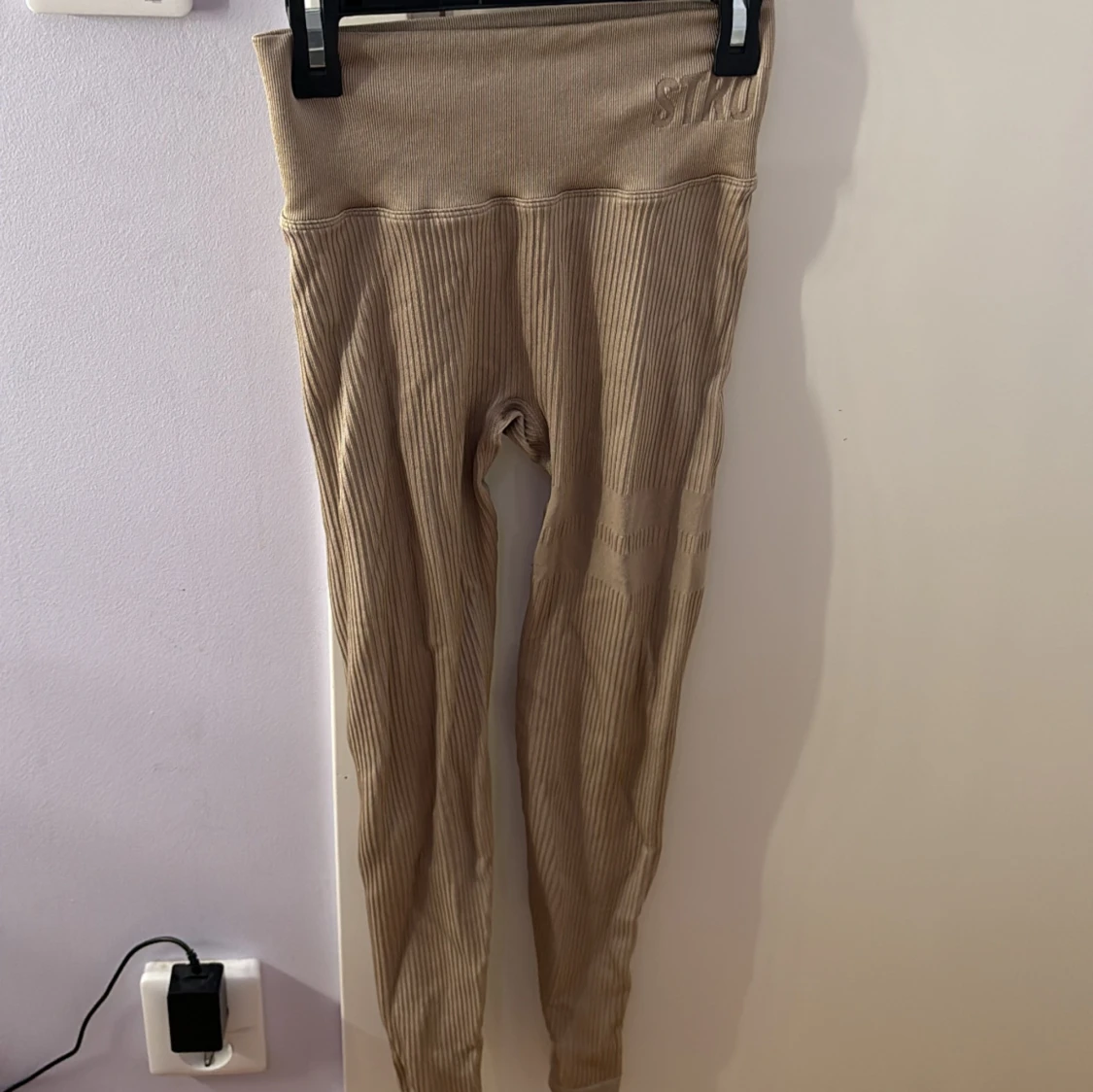 Beige Stronger byxor