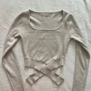 Stretchig croptop  - Storlek motsvarar XS/S. Stretchigt material. Oanvänd