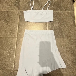 Blått set - Använt nån enstaka gång, fint skick. Är en ljusblå/babyblå färg!