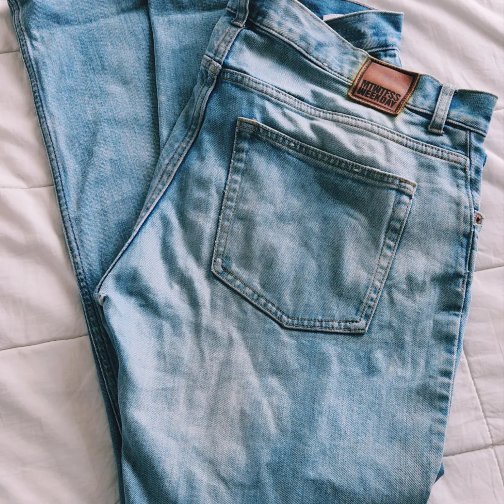 Weekday light jeans ripped, relaxed fit.. Jeans & Byxor.