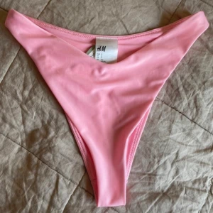 Rosa bikinitrosor - Ett par rosa bikinitrosor från H&M köpt förra året. Aldrig använda, lappen finns kvar!💞