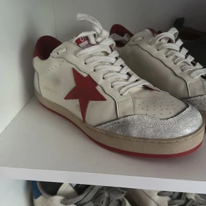 Golden goose vita och röda - Helt nya 
