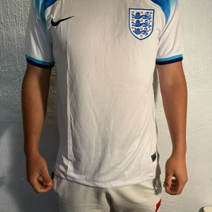 England Fotbollströja - Splitter ny England tröja perfekt till EM💯💯 