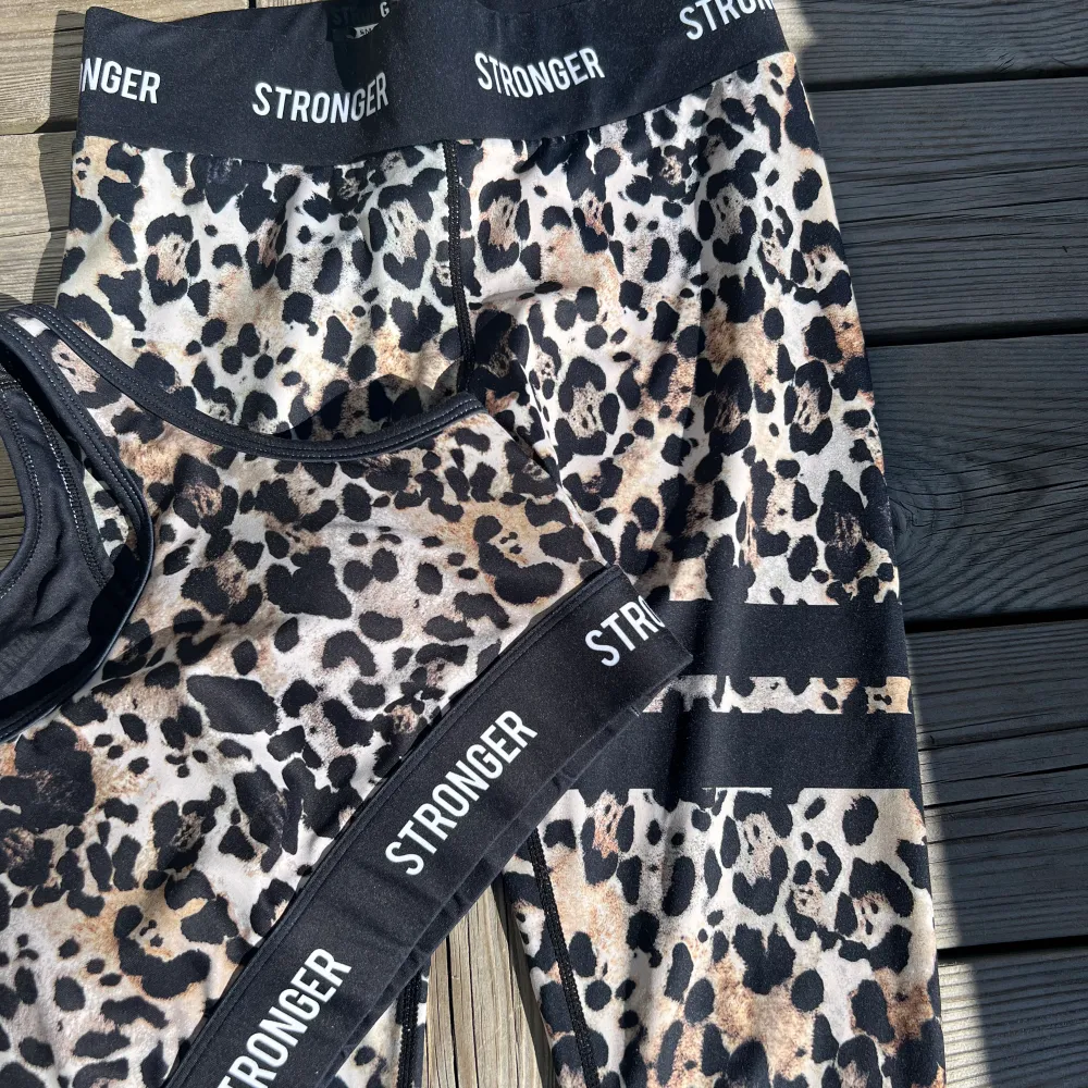 Leopard mönstrat sett från stronger Fint skick! ❣️ Byxor: 160kr Bh: 130kr  Båda: 270kr. Sportswear.