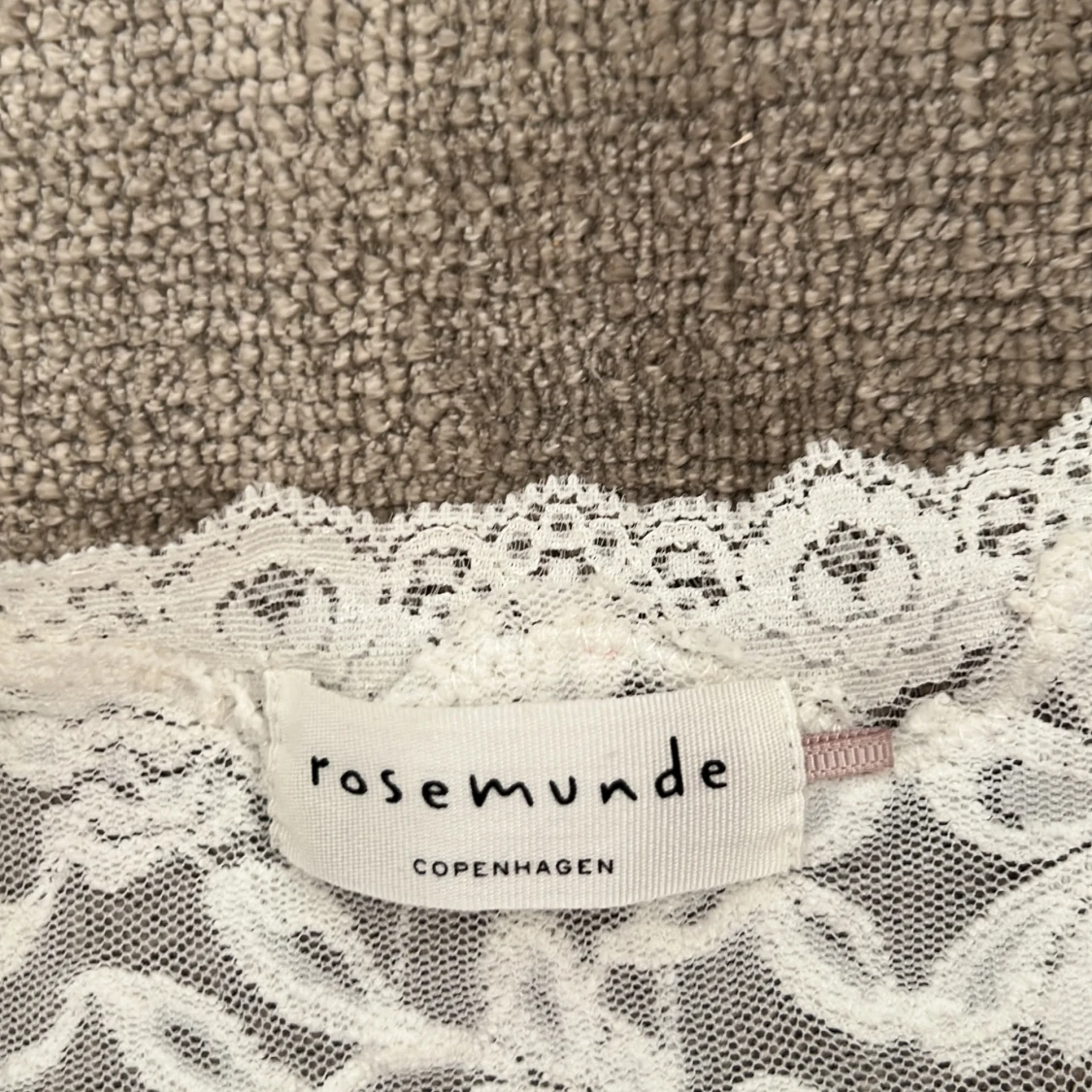 Tunn, längre spets " kofta" överdragsdito - 90