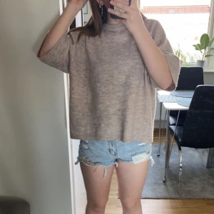 Jeans shorts - Shorts som jag inte längre använder för tycker dom e lite små för mig men är i super bra skick🙏 köpt på shein för 190kr