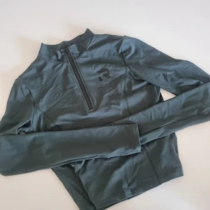 Relode tröja  - Använd någon gång så nyskick!  Står s/m i storlek men passar även mig som har xs, väldigt mycket stretch 😁