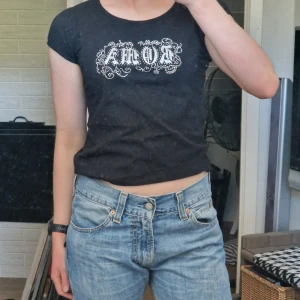 Rhinestone tshirt - Rhinestone tshirt med puffärmar. Storlek L men är mer som en xs/s