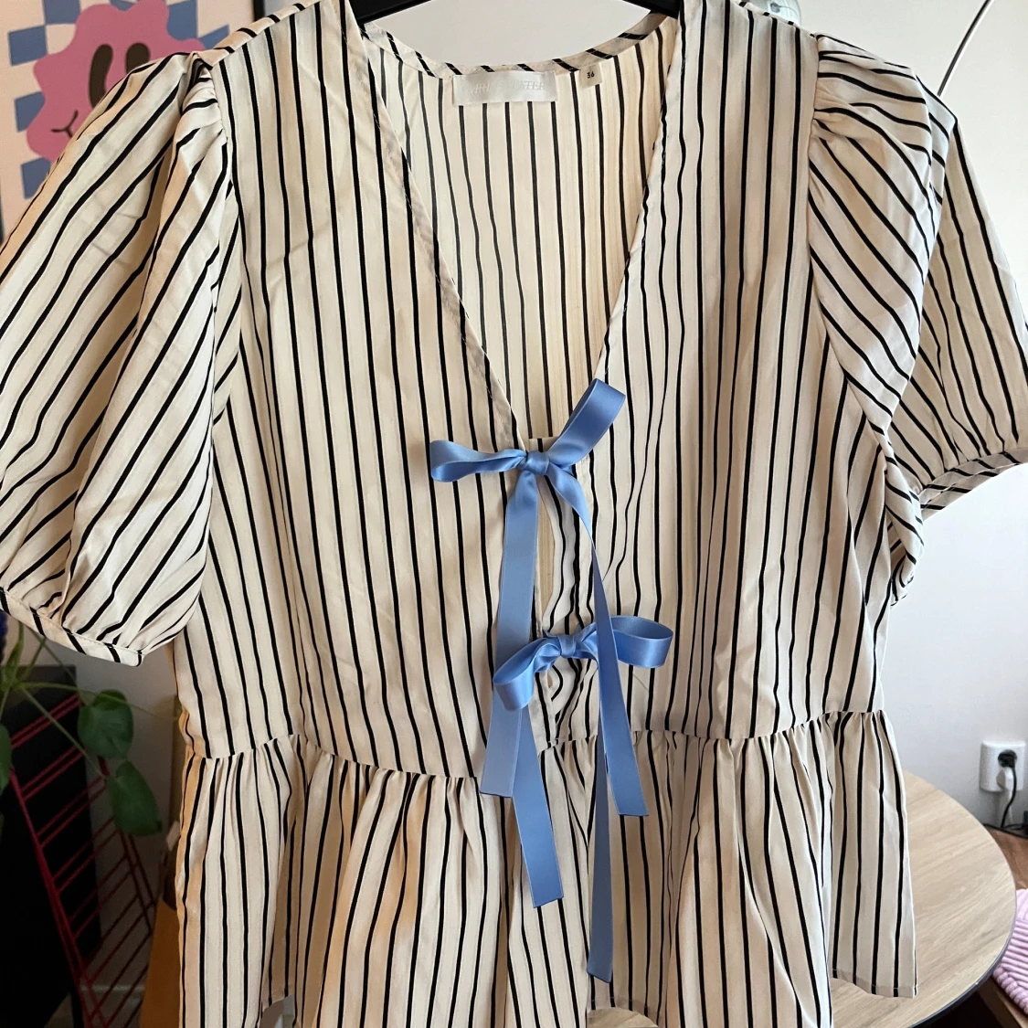 Randig blus med puffärm - 90