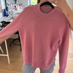 Stickad tröja  - Säljer då jag har för många stickade tröjor 🩷 
