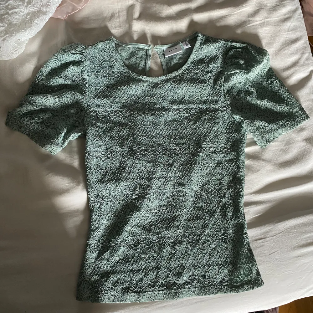 Jätte snygg mint grön tröja med puff ärmar ifrån Vila i storlek XS!☺️. T-shirts.
