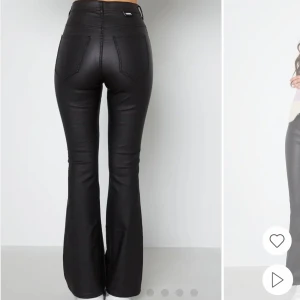 Skinnbyxor  - Säljer dessa fina skinnbyxor som inte kommer till användning. Köpt på Bubbleroom för 699kr 