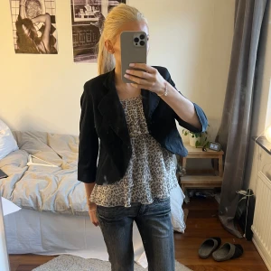 Trekvarts jacka  - Utmärkt skick, priset kan diskuteras