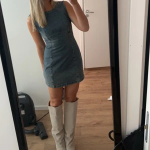 Jeansklänning - Från zara och använt en middag! 