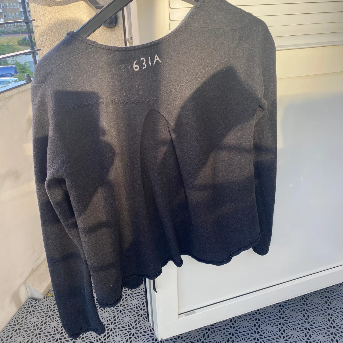 Svart omlott kofta  - 90