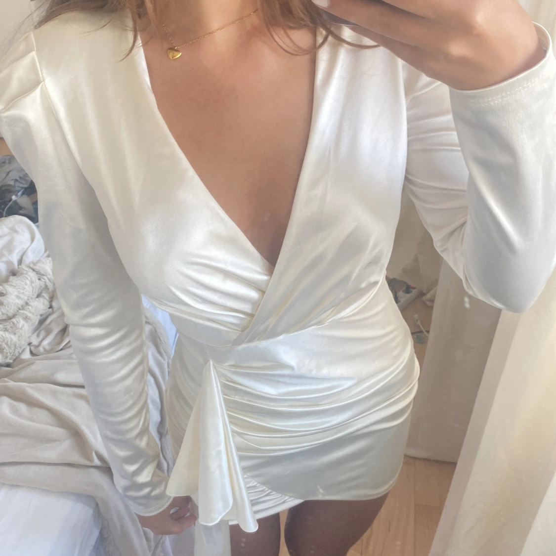 En vit kort klänning  - 90