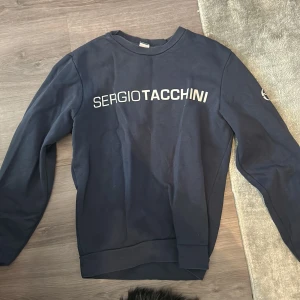 Sergio Tachini Tröja - Schysst tröja, använd fåtal gånger. Nypris 1000kr