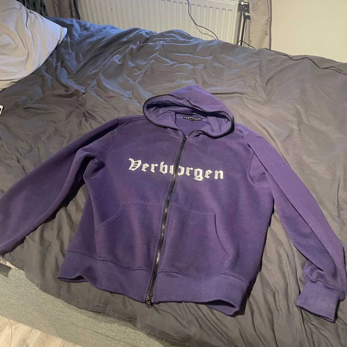Verbogen zip up