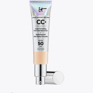 Foundation  - Färg fair light, aldrig använt, råka ta fel färg -spf50, -Minskar synligheten av porer, fina linjer och rynkor - Uppbyggbar täckning -Fungerar som dagcreme, serum och primer -Innehåller kollagen som stärker och stramar upp huden, ny pris är 550kr