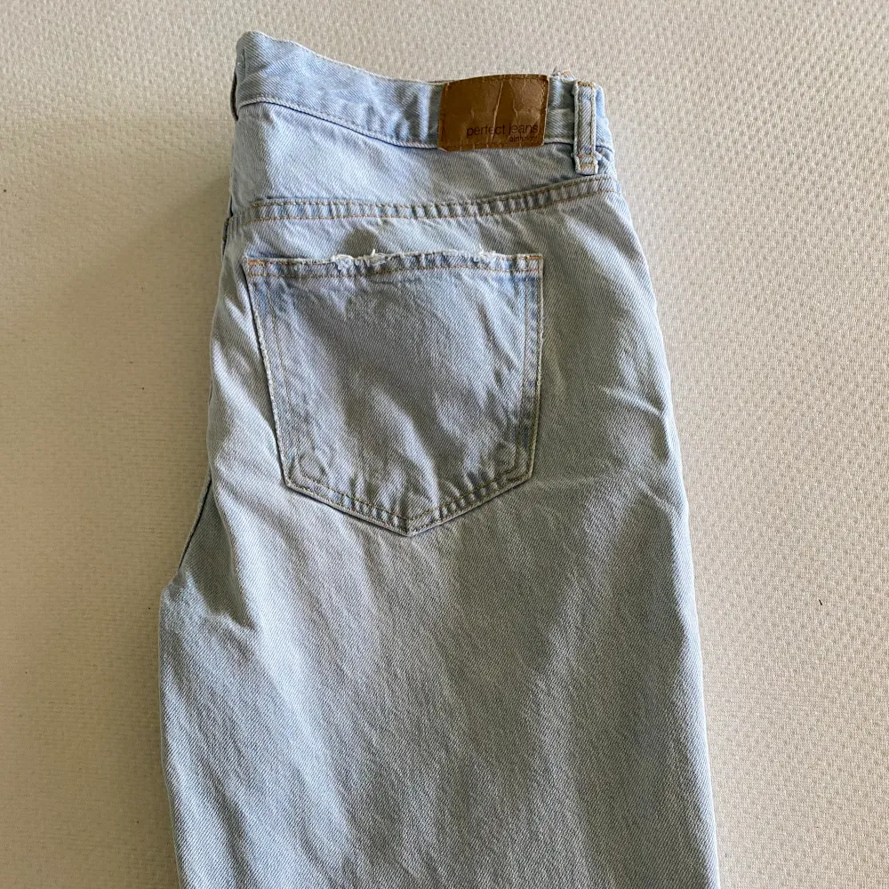 Ljusblå Gina perfekt jeans stl 38. Rök- och djurfritt hem. Pris 100 kr.. Jeans & Byxor.