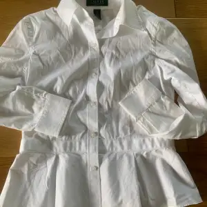 Fin vit skjorta från Ralph Lauren. 