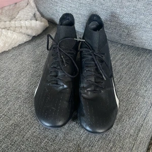 Fotbollskor - Puma ultra fotbollskor, använda 3 träningar 