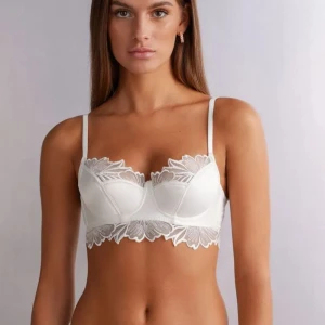 Ny intimissimi bh  - Helt ny intimissimi bh som inte går att köpa längre. Lappen kvar. Säljer pga glömde skicka tillbaka. Köptes för 499.⭐️