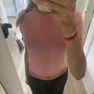 Tröja från only - Säljer då den inte är min stil längre. Använd ca 3 gånger. Nyskick!