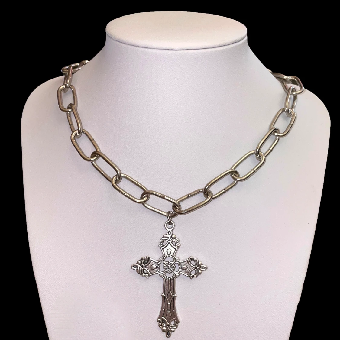 korshalsband i kedja